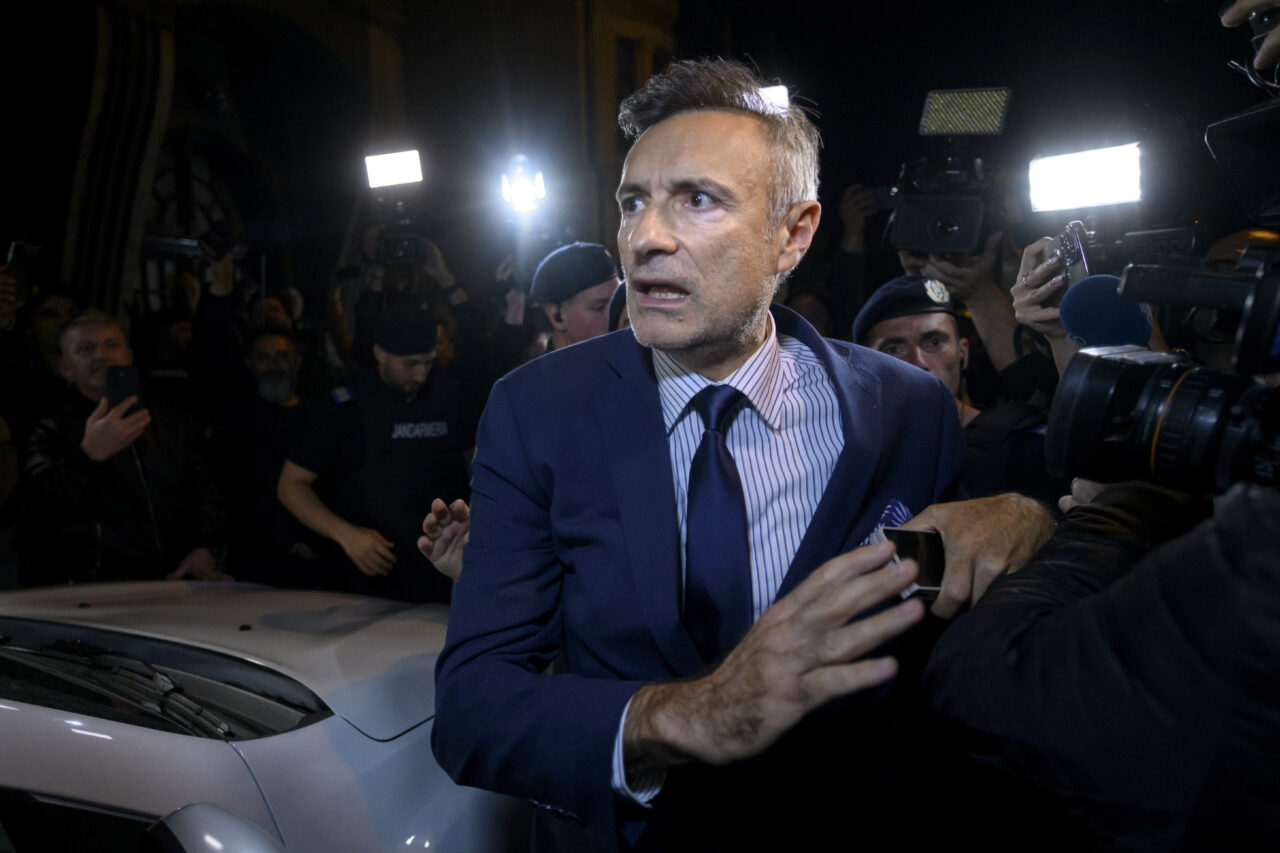 SURSE | Florian Coldea, văzut pe străzile din Albania la câteva zile după ce șefa serviciului secret albanez, fosta sa colegă „de birou”, a fost suspendată din funcție și arestată la domiciliu
