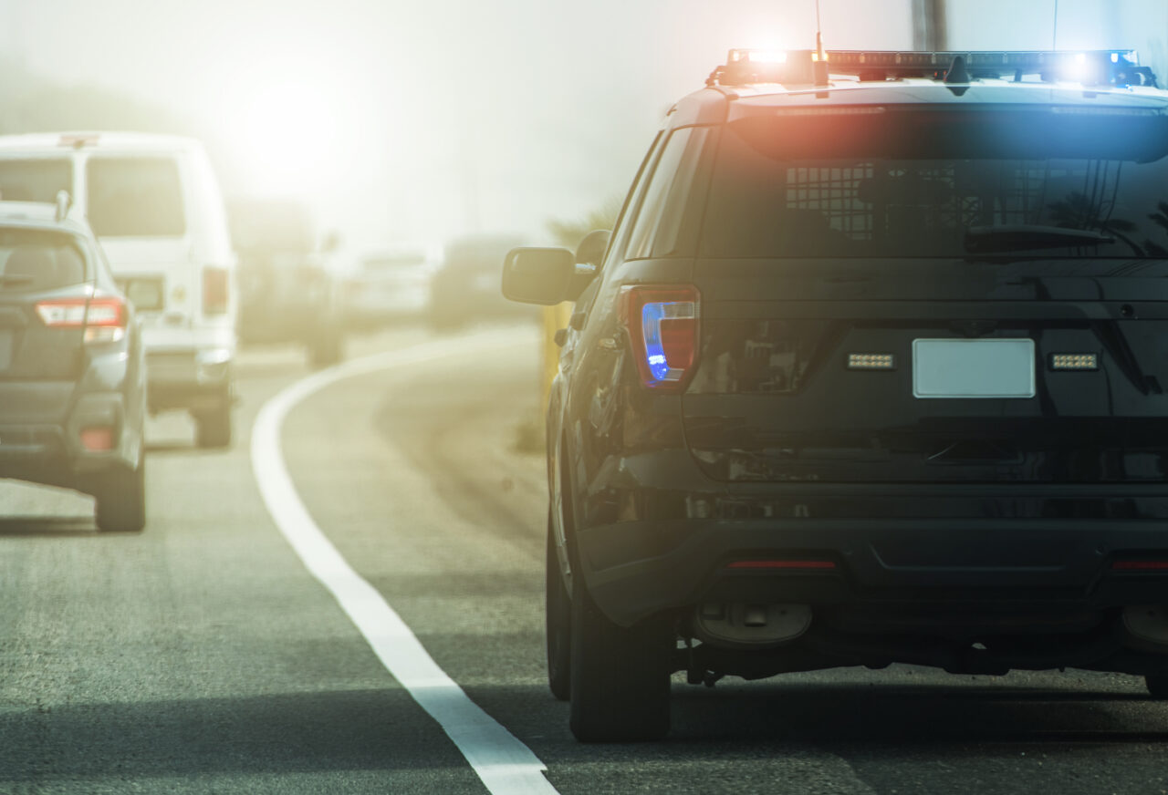 Urmărire ca în filme pe o autostradă din Italia: Bunicii care au răpit un nou-născut pentru a fugi în România, opriți de poliție