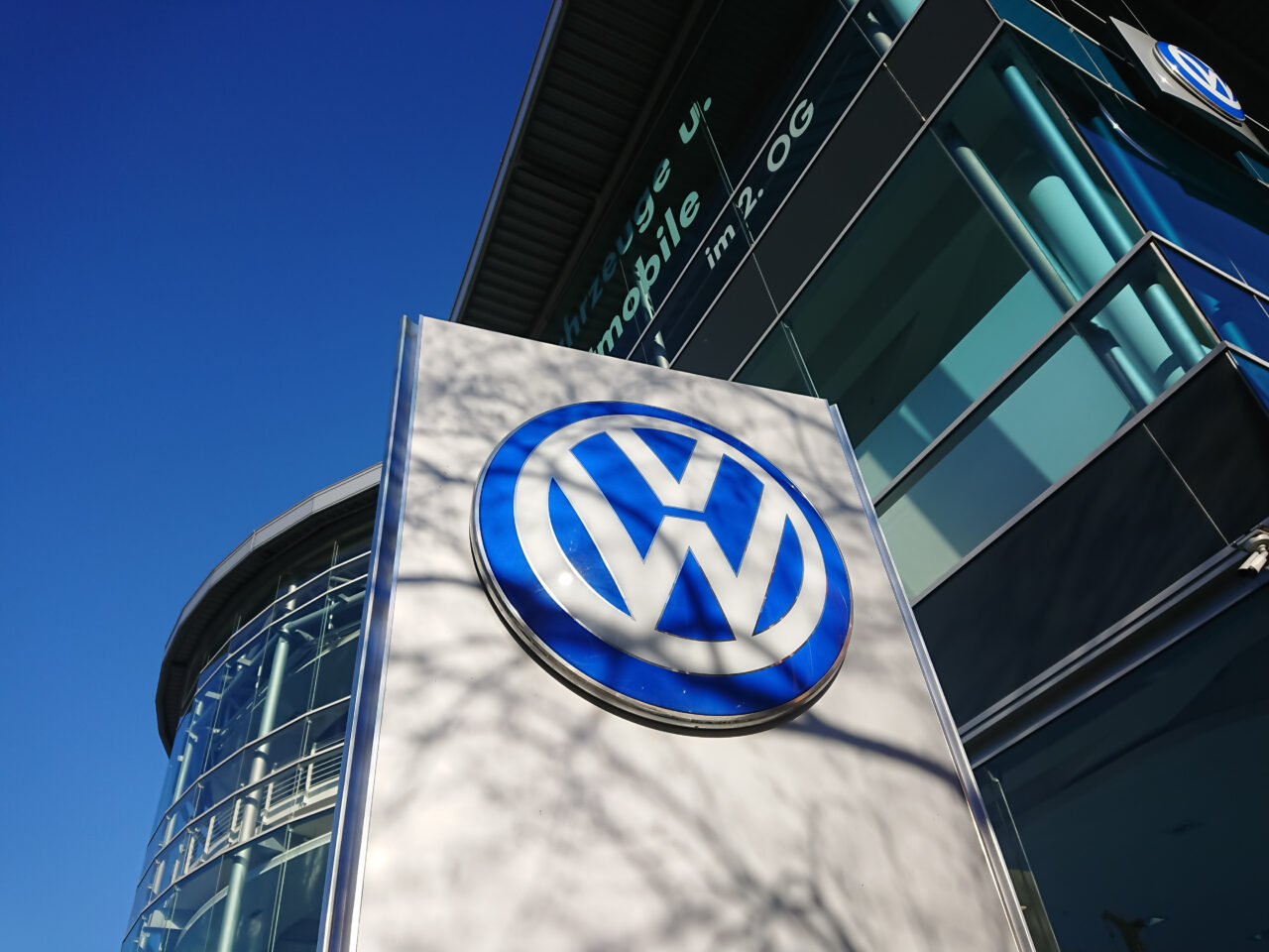 Volkswagen închide producția la patru uzine din Germania. 50.000 de oameni vor fi trimiși în șomaj