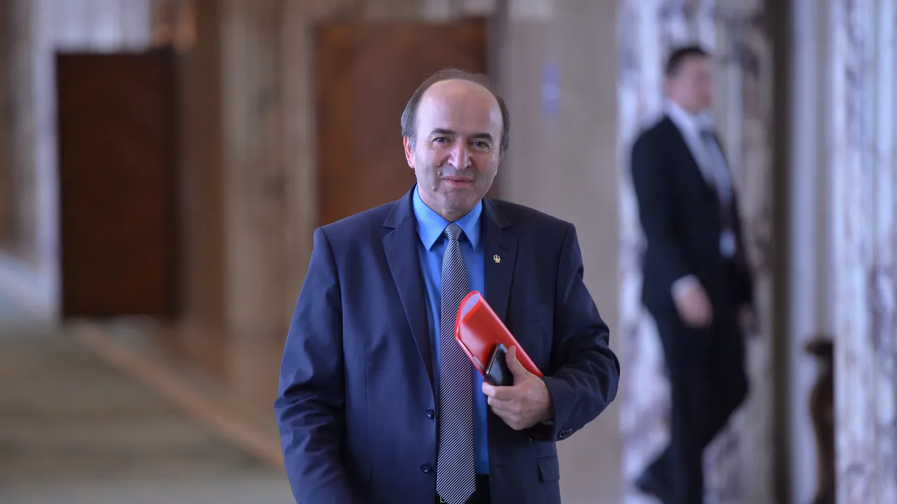 Tudorel Toader, acuzații grave. Guvernul demis Bolojan ar avea de rezolvat un „to do list de interese”. „Se vede în modul cum se împart banii și funcțiile”