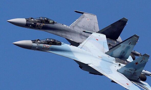 Două avioane de vânătoare rusești Su-35S s-au ciocnit în aer, în apropierea graniței cu Ucraina. Un pilot a murit