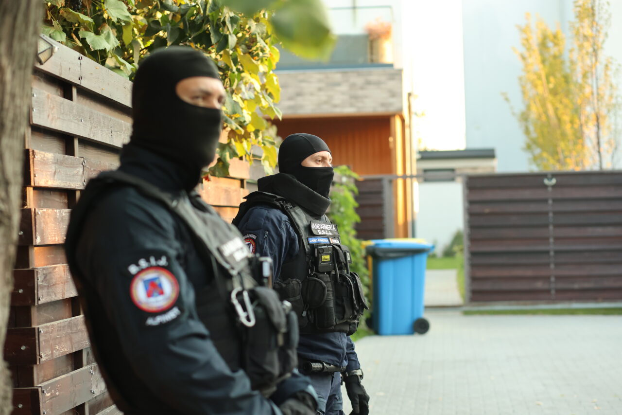 Primele imagini de la perchezițiile din casa lui Călin Georgescu