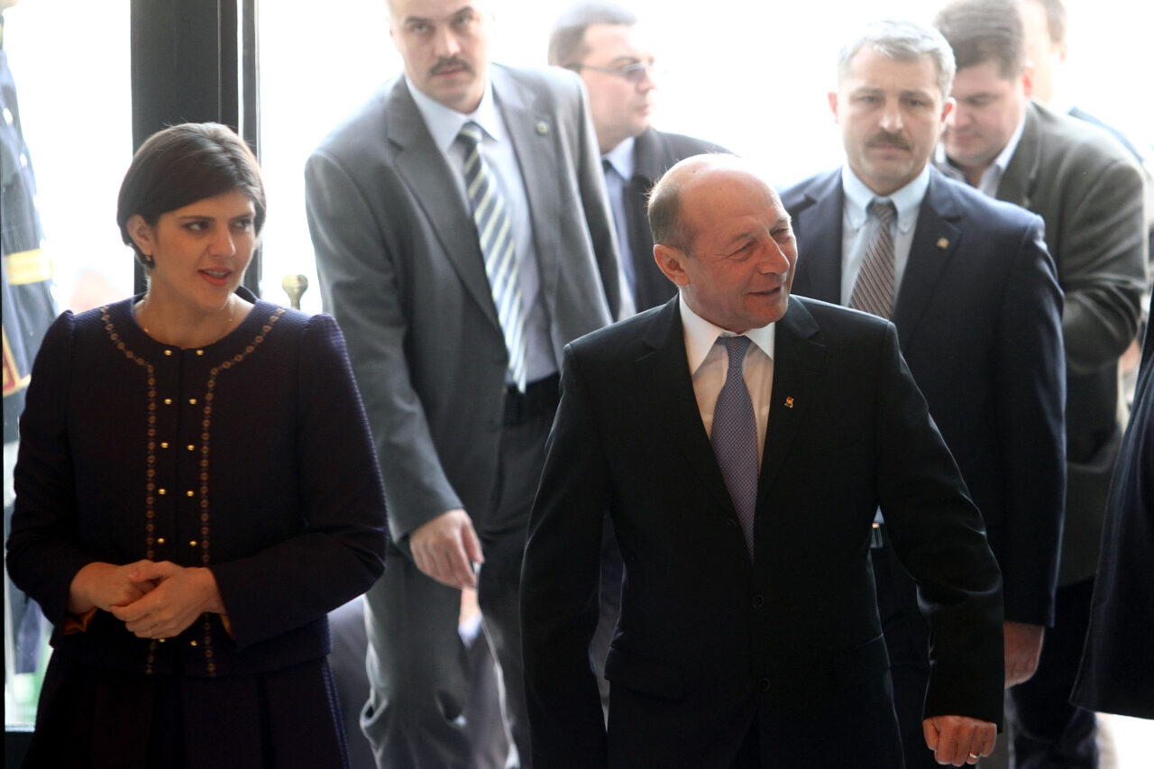 Traian Băsescu mărturisește că regretă „spectacolul cătușelor” al lui Kovesi și spune că acesta a discreditat lupta anticorupție