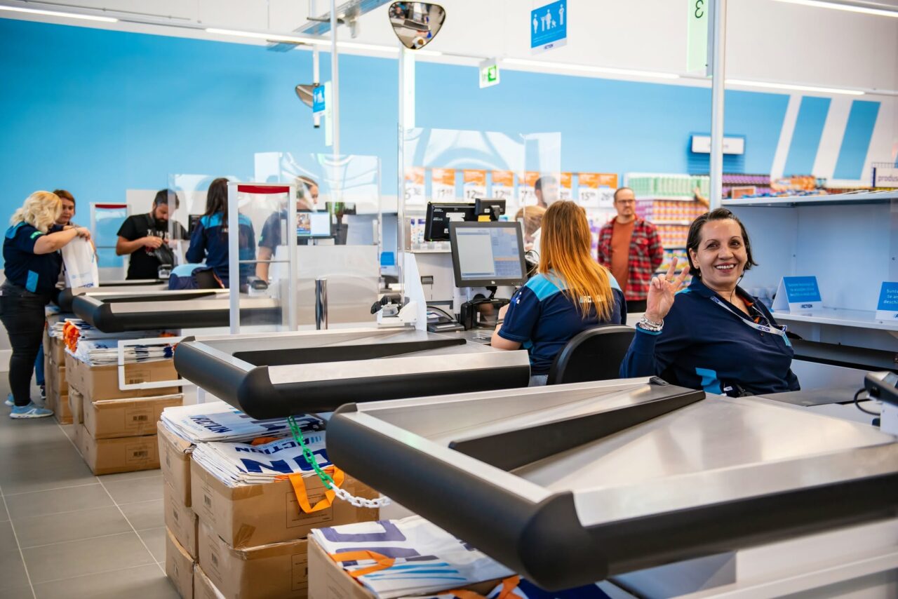 Action, lanțul de magazine cu produse la 5 lei, se extinde în România și face angajări. Ce salarii oferă