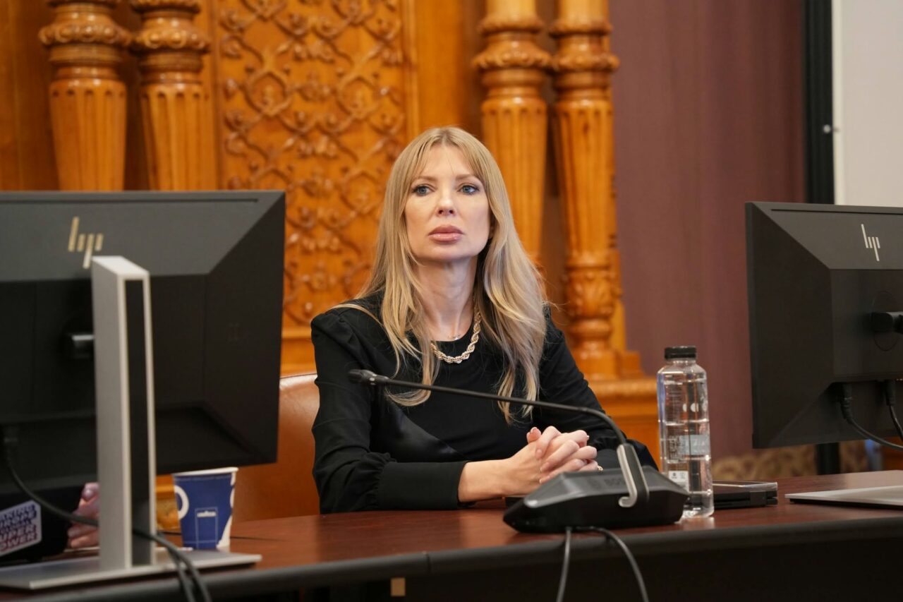Căsătoriile forțate vor fi sancționate penal. Senatoarea Victoria Stoiciu transmite că așteaptă promulgarea legii. „Nu există tradiție care să justifice căsătoria unui copil”