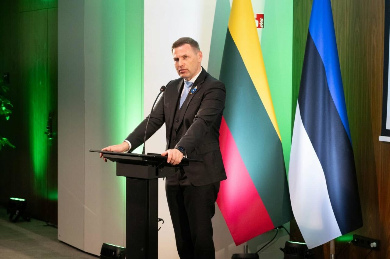 Scandal uriaș în Estonia: Ministrul Apărării a demisionat după ce a plătit 70 de milioane de euro unei firme fantomă pentru a cumpăra muniție pentru Ucraina. Cum se justifică politicianul 