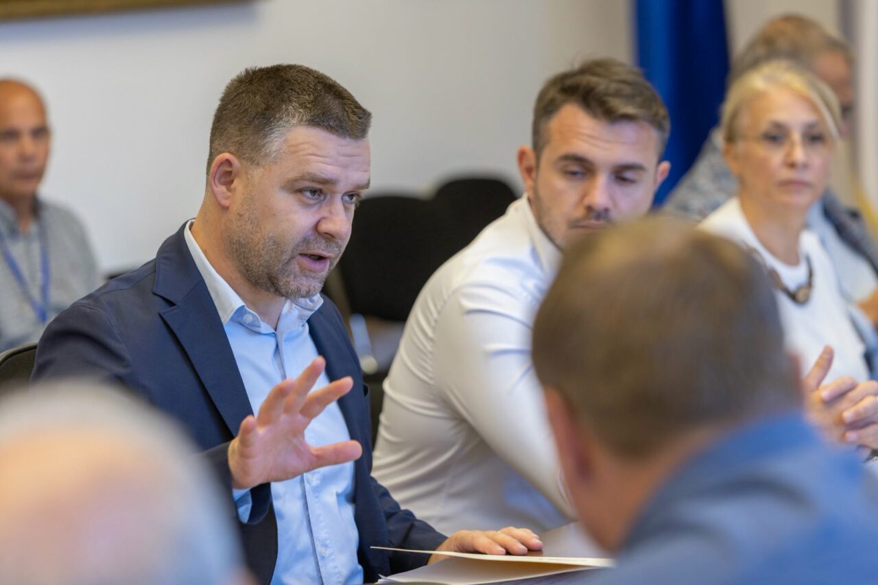 Ciprian Ciucu a realizat, cu doar 4 zile înainte de începerea anului școlar, că șantierele avizate de Primărie, vor genera blocaje în trafic