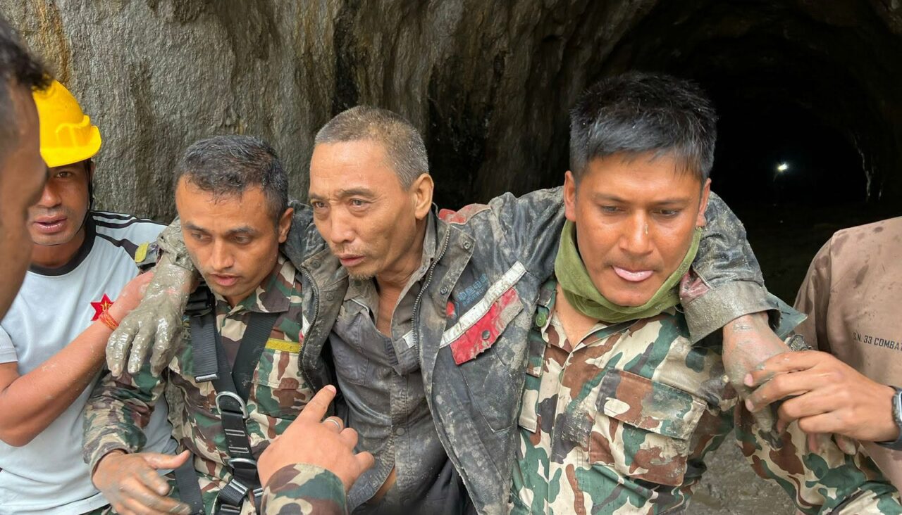 Încă o salvare miraculoasă în Nepal. Un bărbat a fost găsit în viată după 10 zile de la inundațiile catastrofale. La cât a ajuns numărul total al victimelor
