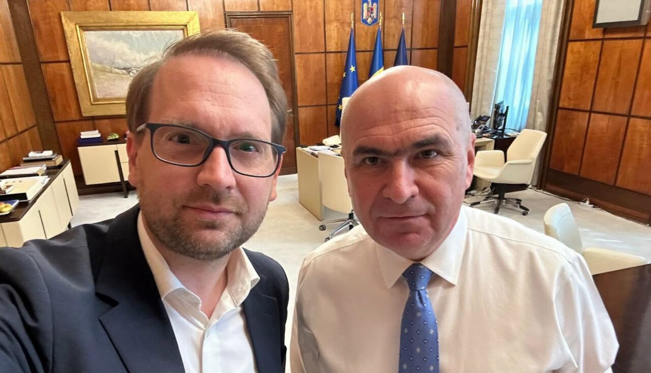 Europarlamentarul Claudiu Manda acuză USR-ul și pe Bolojan că sacrifică banii din PNRR ai României pentru ca Fritz să-și păstreze funcția
