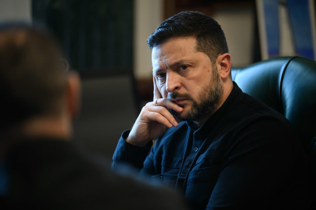 Zelenski pierde încrederea poporului: 72% dintre ucraineni consideră că liderul de la Kiev este responsabil pentru actele de corupție comise de anturajul său