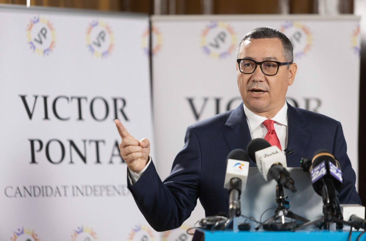 Victor Ponta a răbufnit după acuzațiile USR cu privire la deplasarea din Mykonos cu un avion privat: „Niște suine! Ne vând țara și ne manipulează! Locul lor este în cocină, nu la Guvern!”