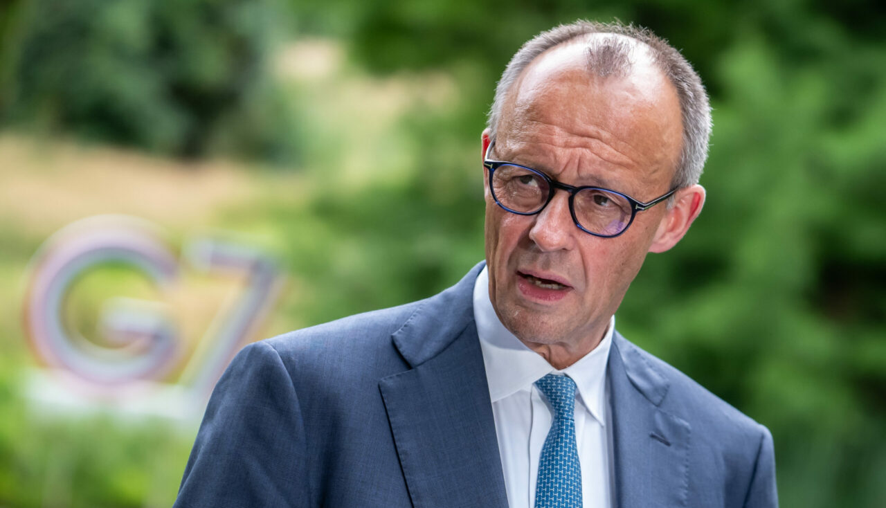 După victoria AfD, Friedrich Merz trăiește politic din „timp împrumutat”. The Guardian: Nu este clar dacă și pentru cât timp își poate menține propria coaliție unită și se poate agăța de funcția de cancelar