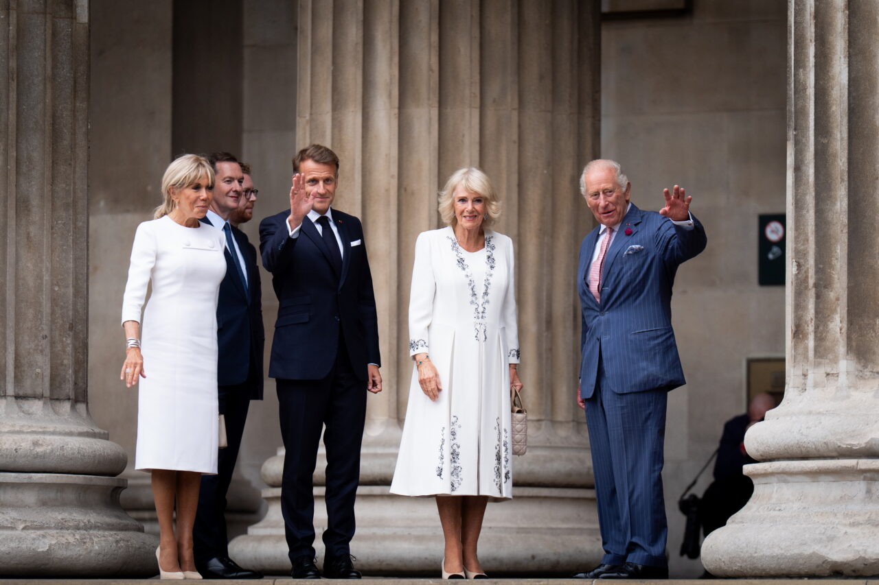 Macron și Regele Charles al III-lea celebrează relația istorică franco-britanică la tapiseria de la Bayeux: „Un prețios simbol al încrederii”