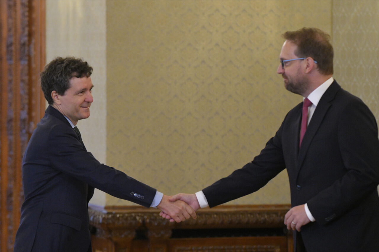 USR vrea două guverne minoritare succesive, conduse de un tehnocrat, dar insistă și pe alegeri anticipate. Dominic Fritz: Suntem gata să guvernăm