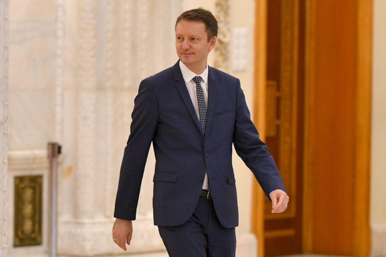 Siegfried Mureșan devine penibil – promite pensii și salarii mai mari dacă ajunge premier, dar în anul 2027