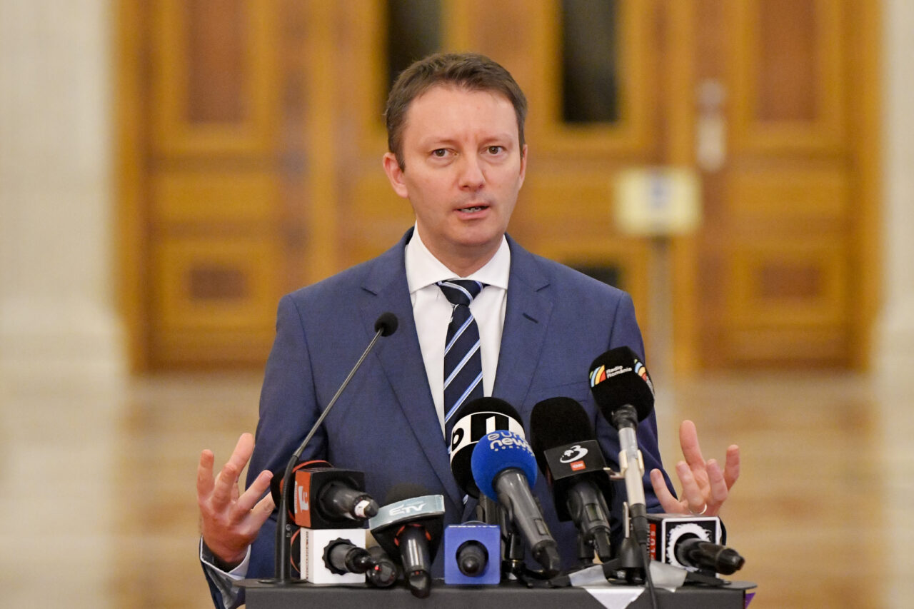 Siegfried Mureșan a depus la Parlament programul de guvernare și lista miniștrilor, deși nu are încă voturile pentru învestitură