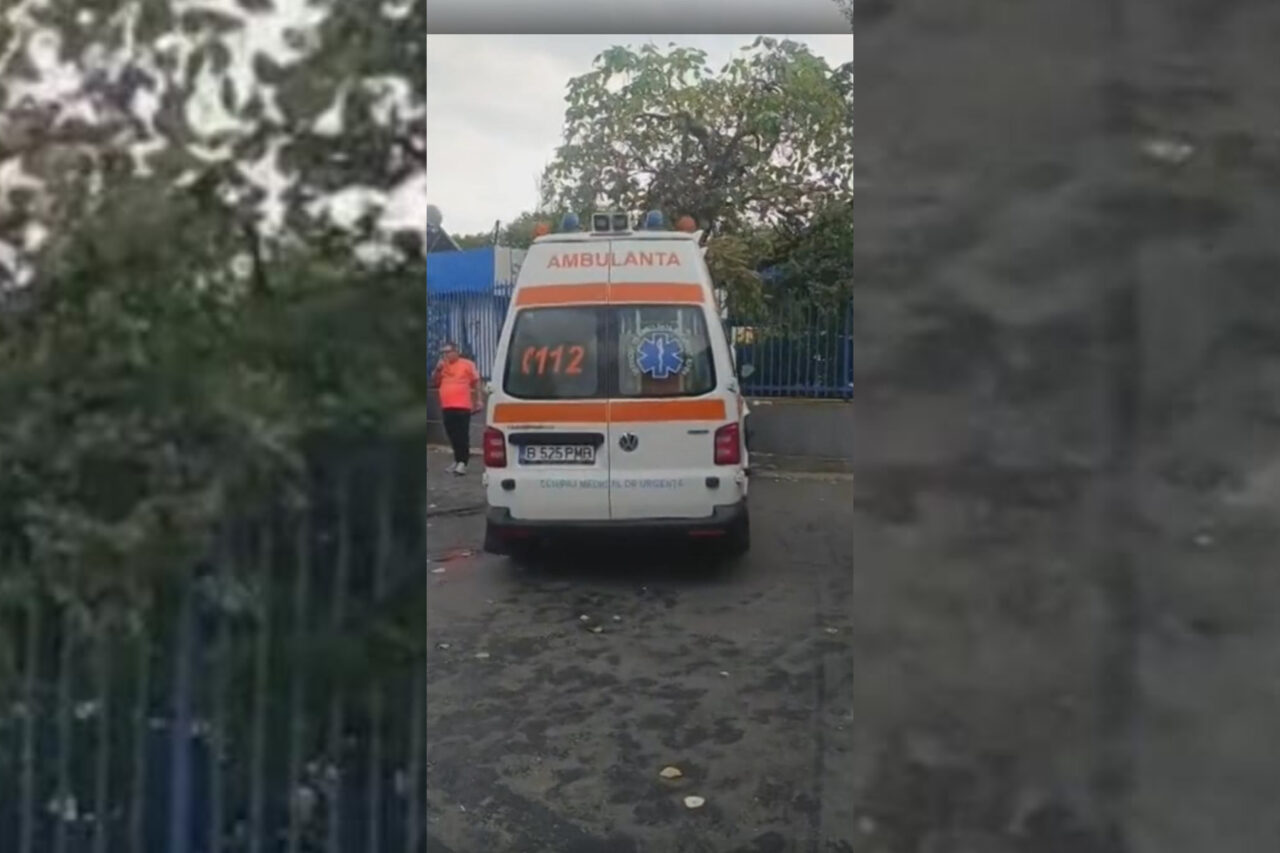 Accident cu o ambulanță în Capitală. Sunt două victime