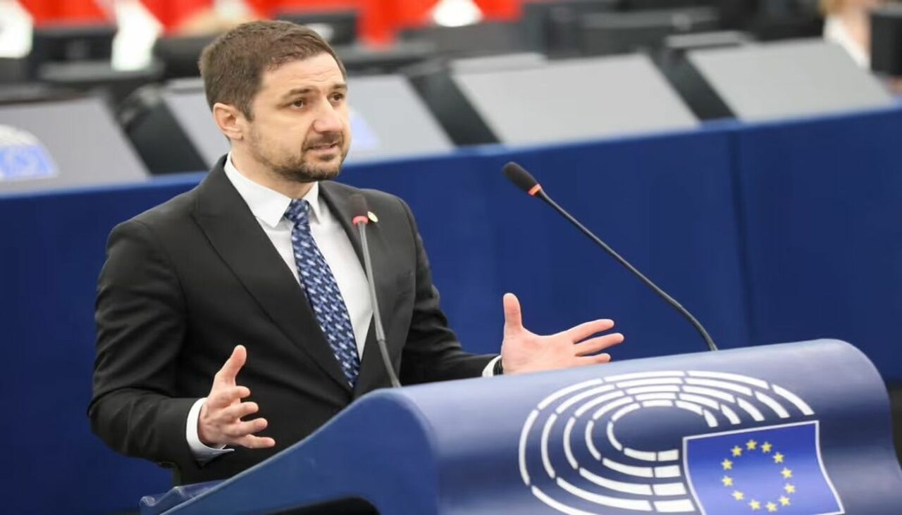 Adrian Axinia (europarlamentar AUR/ECR): „PNL și USR au dus cazul Fritz la Bruxelles și au pus în pericol 770 milioane euro care aparțin României”