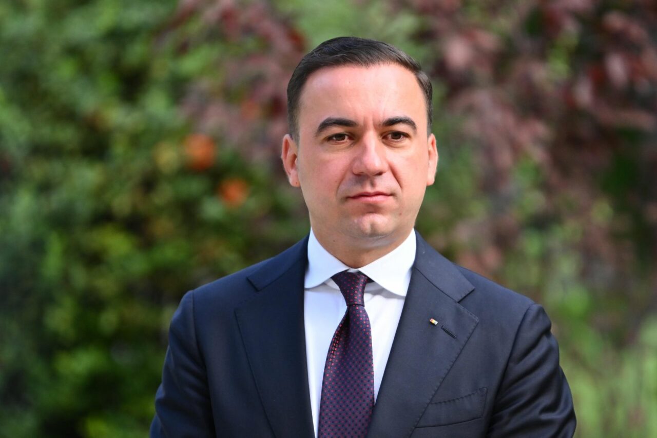 Bogdan Ivan rupe tăcerea despre întâlnirea cu ambasadoarea SUA și demiterea guvernului Bolojan. „N-aveam nevoie să ne spună americanii că Ilie Bolojan e o catastrofă”