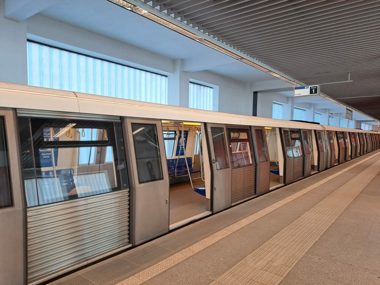 Cum a ajuns Metrorex într-o situație neprevăzută pe Magistrala 2. De ce trenurile Bombardier au fost „interzise” la noua stație Tudor Arghezi