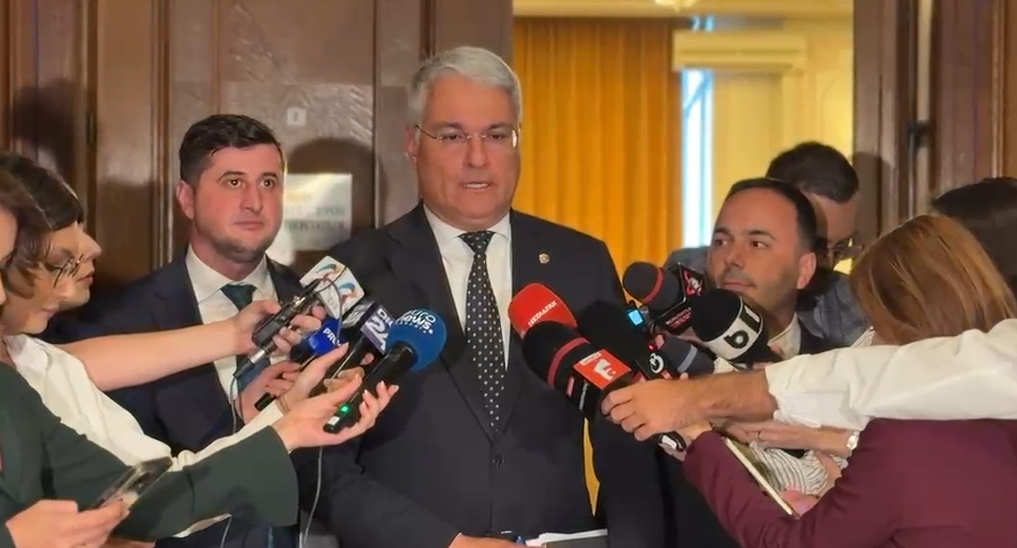 Dragoș Pîslaru explică „în limbaj de poker” ce urmărește PSD prin votul împotriva Guvernului Mureșan