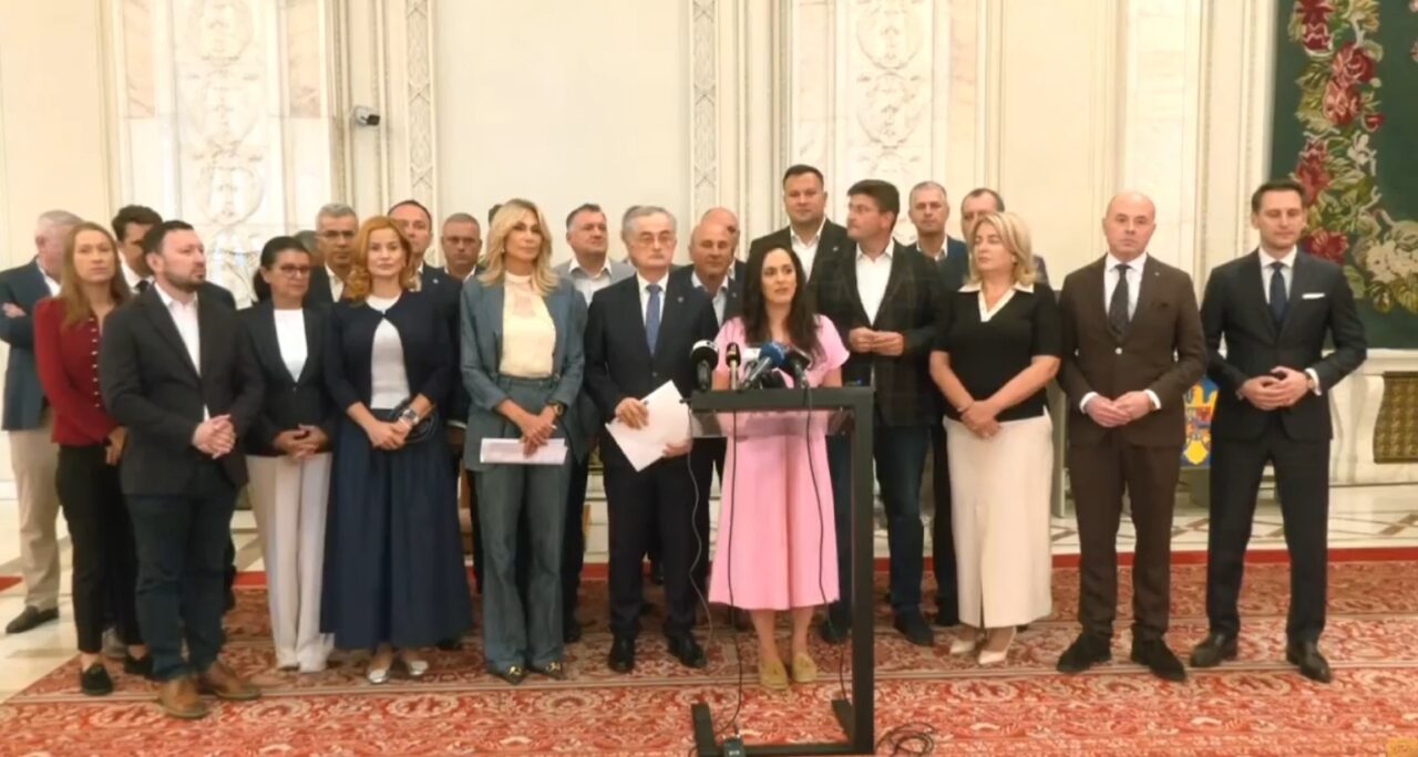 După ce au racolat ”extremiștii” de la SOS și POT, PNL și USR cer PSD să facă publice protocoalele de colaborare și așteaptă decizia CCR pentru a-i scoate pe noii reprezentanți ai AUR din conducerea Camerei Deputaților