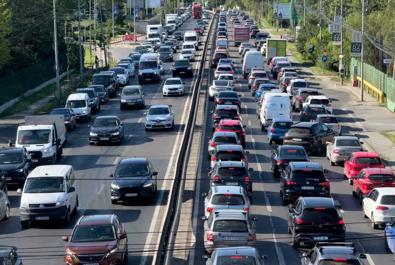 Cât timp pierd românii în trafic. România, printre țările din Uniunea Europeană cu cele mai lungi drumuri până la job