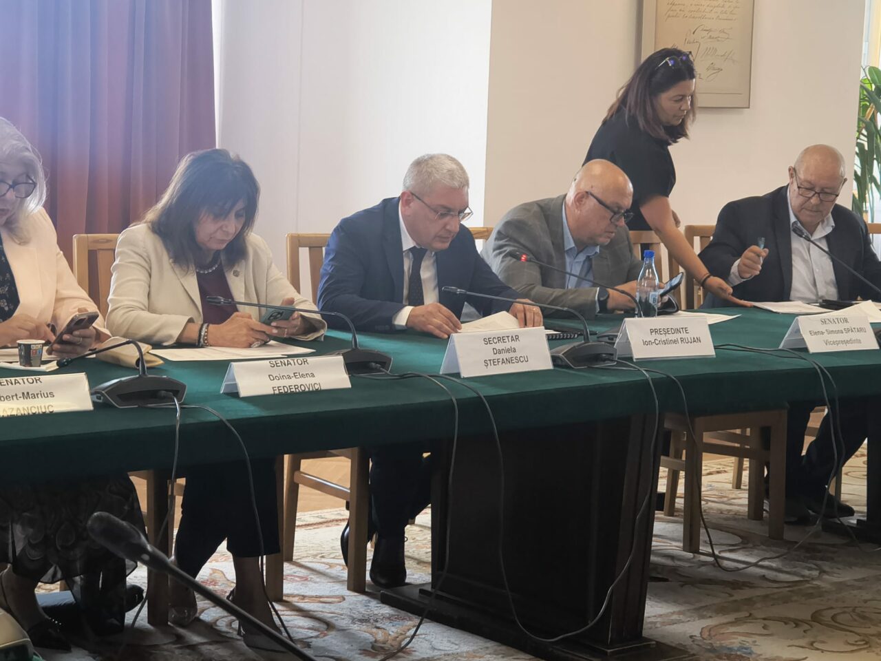 Proiectul de lege care ar reduce numărul parlamentarilor la 300, iniţiat de senatorul Negru(AUR) a primit raport de respingere de la Comisia Juridică