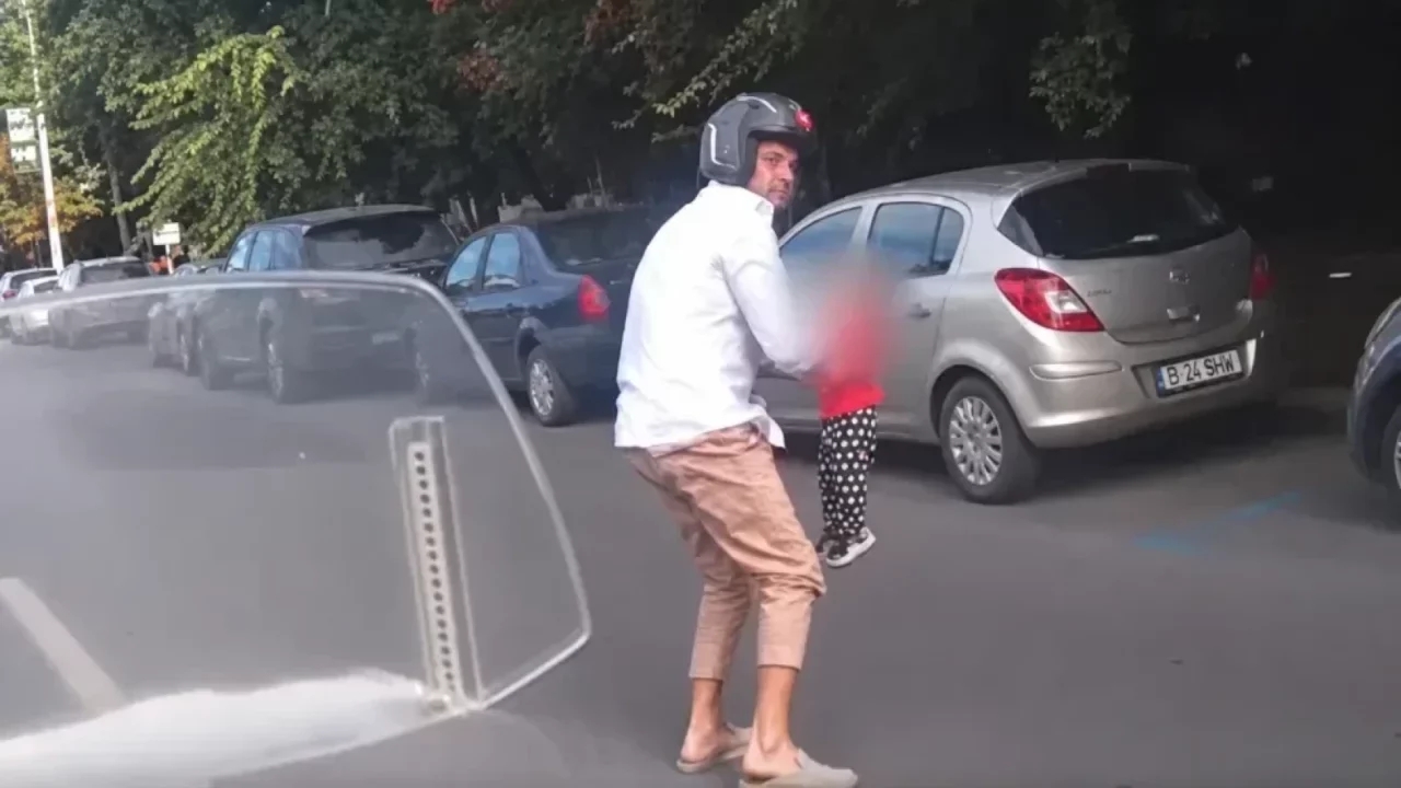 Dosar penal în cazul fetiței de un an, care a ajuns singură pe carosabil. Mama copilei a fost dusă la audieri