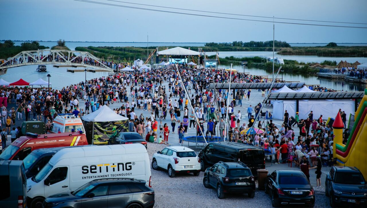 Sute de oameni au venit cu autocarele și mașinile la Festivalul de la Jurilovca, însă în acest an evenimentul nu se ține. Cum s-au păcălit turiștii