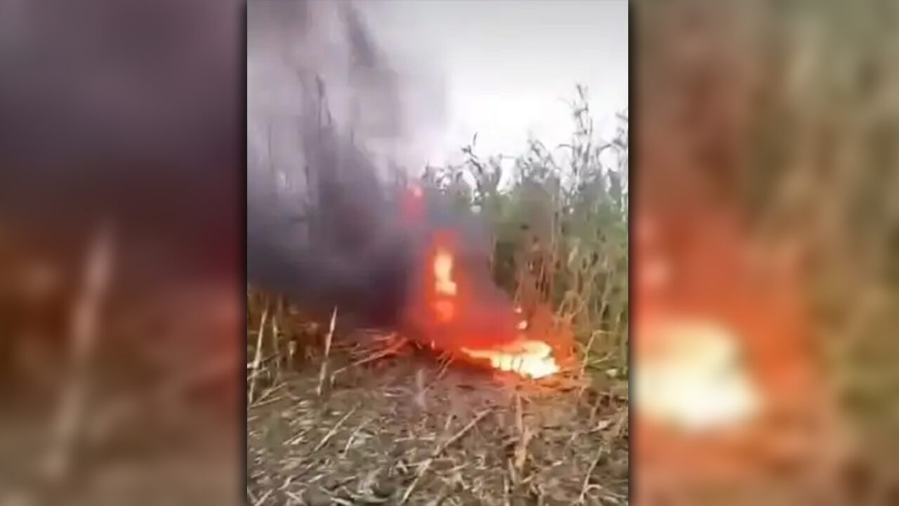 O dronă s-a prăbușit într-un lan de porumb din Suceava și a format un crater în urma impactului. Un mesaj Ro-Alert a fost emis pentru aceeași dronă în județul Botoșani