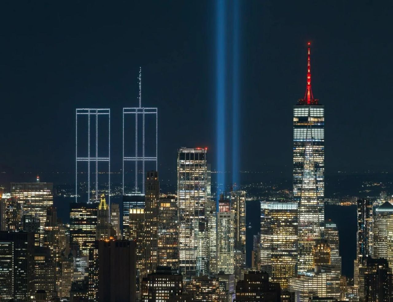 25 de ani de la atacurile teroriste din SUA: Turnurile Gemene au fost „reconstruite” deasupra New York-ului din „lumină“. Ce alte evenimente mai pregătesc americanii