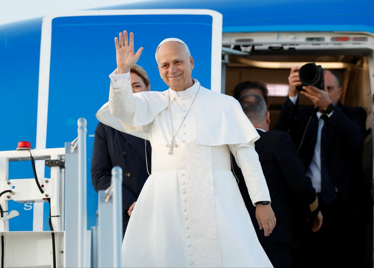 Papa Leon va fi supus unei intervenții chirurgicale în zilele următoare, după ce i s-a descoperit un nodul la plămân. Reacția Giorgiei Meloni