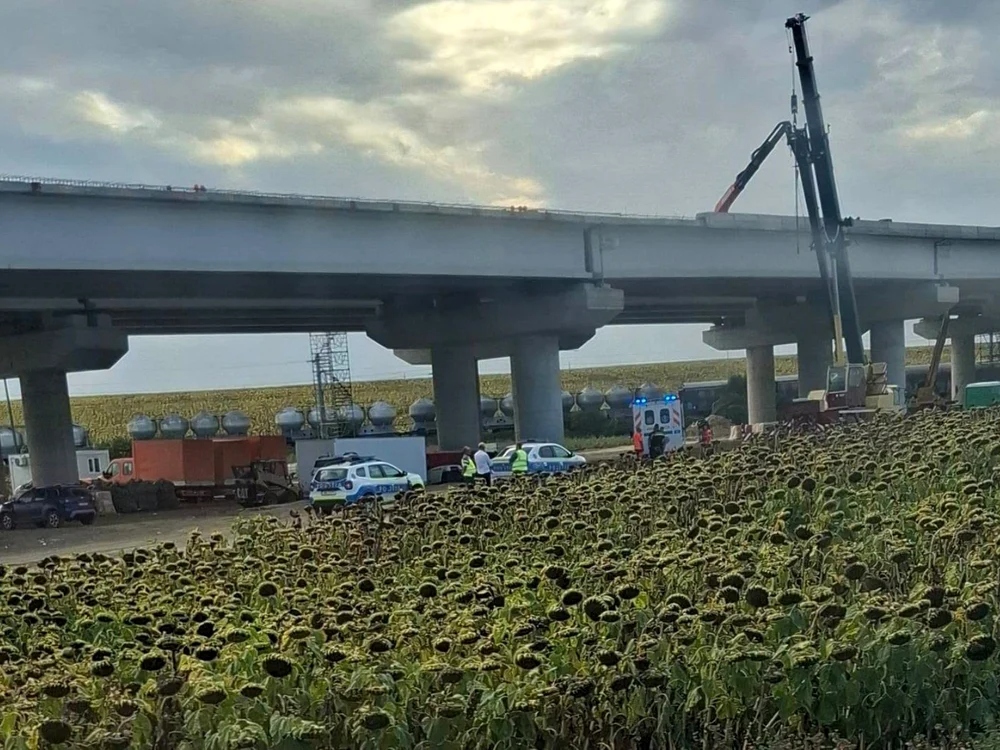 Accident mortal pe șantierul Autostrăzii A7 Bacău – Pașcani. Un muncitor a căzut de pe podul aflat în construcție la Filipești