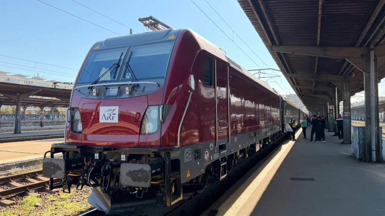 Prima locomotivă electrică Alstom Traxx a intrat în serviciul comercial al CFR Călători. Pe ce rută circulă