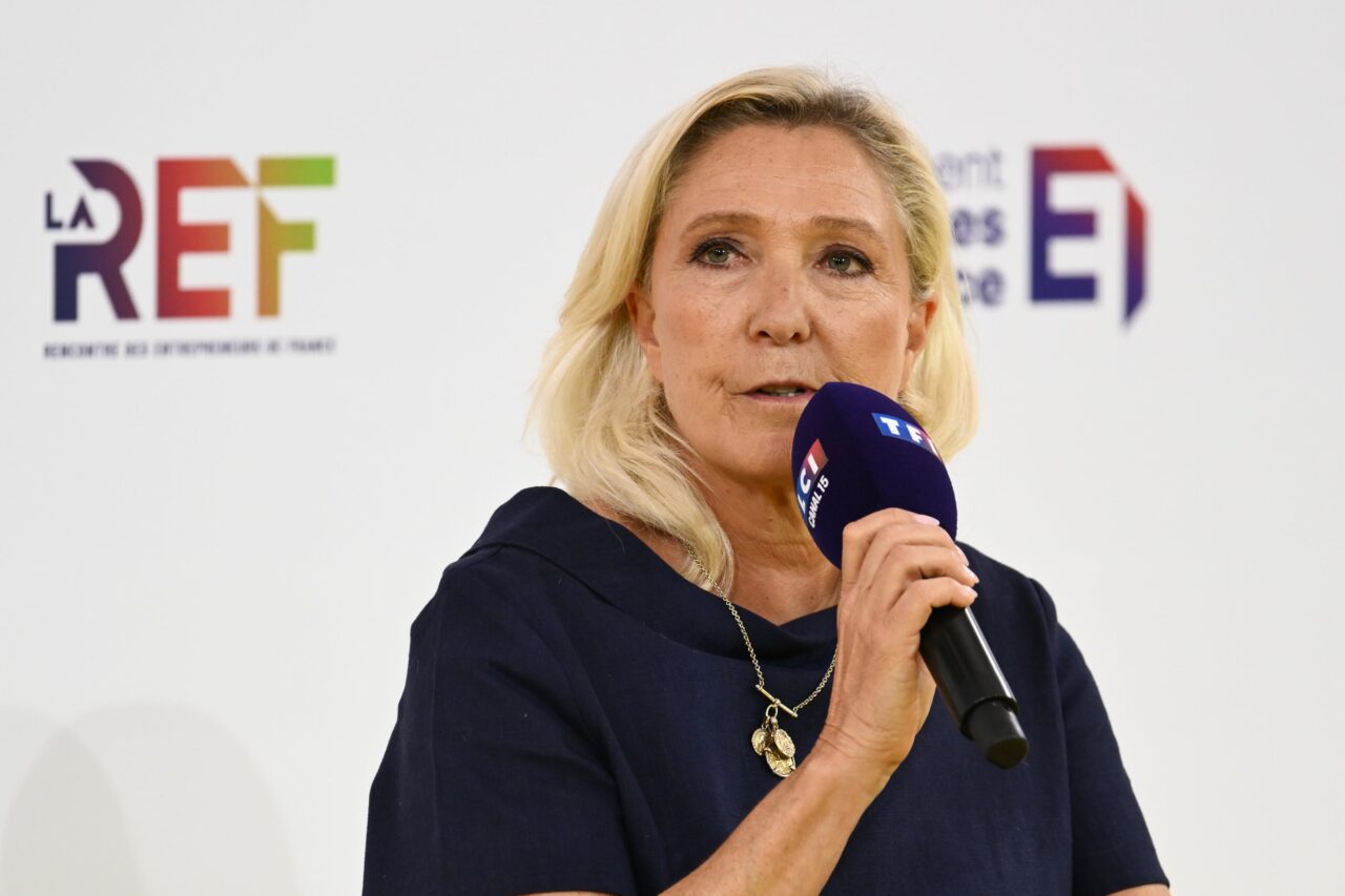 Marine Le Pen conduce cursa pentru Élysée. Tabăra lui Macron mizează pe un al treilea „nu” al francezilor