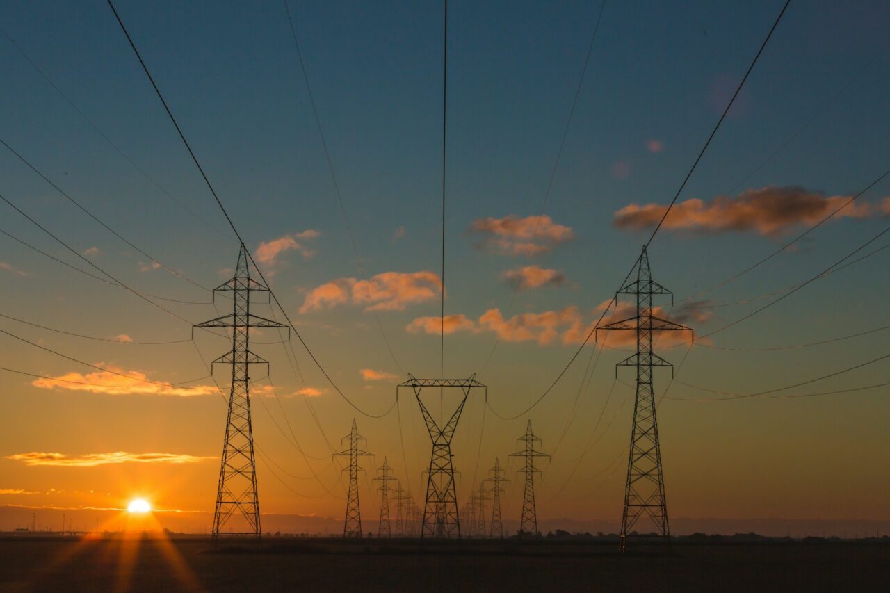 România își extinde „autostrăzile” energetice până în 2035: interconectarea a ajuns la 18,5%, peste ținta UE. Blocaje lângă Bulgaria și Ungaria