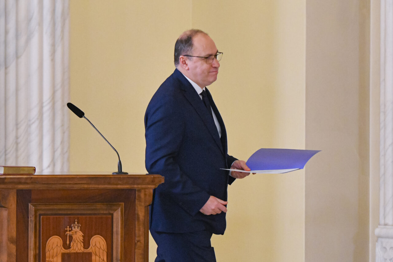 Aproape 8.000 de posturi de directori școlari sunt scoase la concurs. Ministrul interimar al Educației îi răspunde unei directoare care acuză „umilință și abandonare” la nivelul conducerii școlilor: „Pregătiți-vă și participați!”