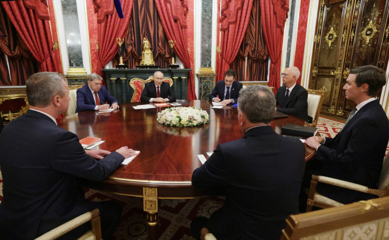 Cum s-a încheiat întâlnirea dintre trimișii lui Trump și Vladimir Putin. Un consilier al Kremlinului oferă detalii