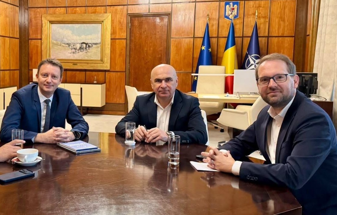 Fritz, prins între Bolojan și Mureșan. Cum a trecut liderul USR, în mai puțin de cinci luni, de la „nu mai negociem niciun Guvern cu PSD” la „evident că discutăm, inclusiv cu PSD”