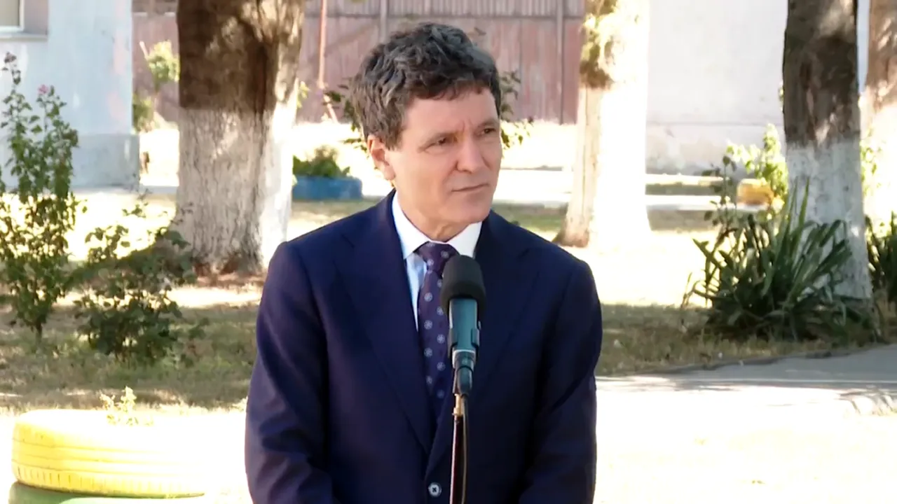Nicușor Dan, confruntat de localnicii din Curcani, unde a fost la deschiderea anului școlar: „Ucrainenii o duc mai bine decât noi”. Ce l-au întrebat oamenii pe președinte și ce promisiuni le-a făcut acesta