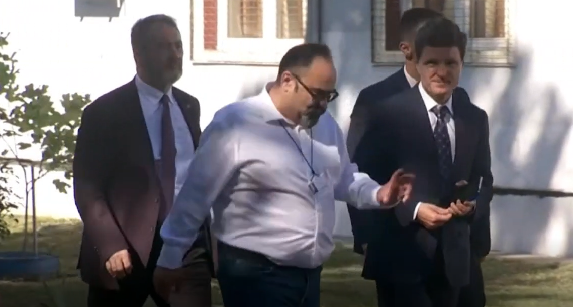 Nicușor Dan a ajuns în comuna Curcani din județul Călărași. Participă la deschiderea noului an școlar. Urmează declarații de presă