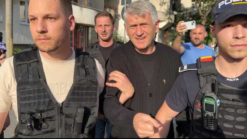 SURSE | Cristian Pomohaci și confidentul său își povesteau aventurile cu minori. Au fost arestați preventiv pentru 30 zile în noul dosar de pornografie infantilă. Cât de grave sunt faptele