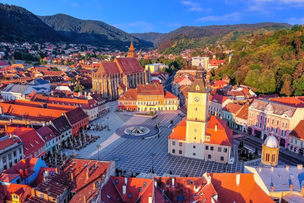 Premieră în Brașov. Va fi construită o grădiniță cu spațiu verde înclinat care se transformă în derdeluș, iarna