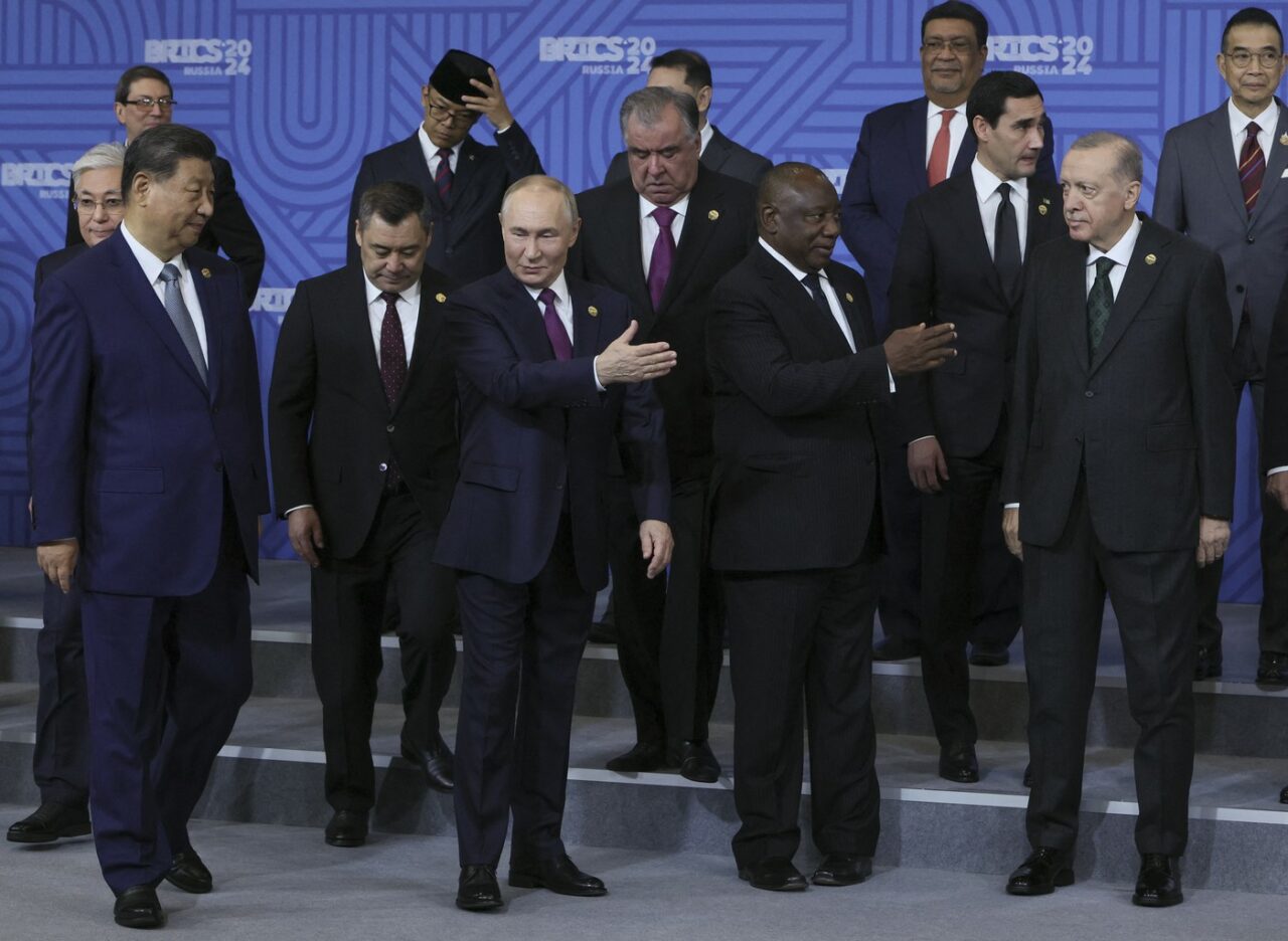 Erdogan anunță că Turcia ar putea adera la blocul de securitate condus de China și Rusia