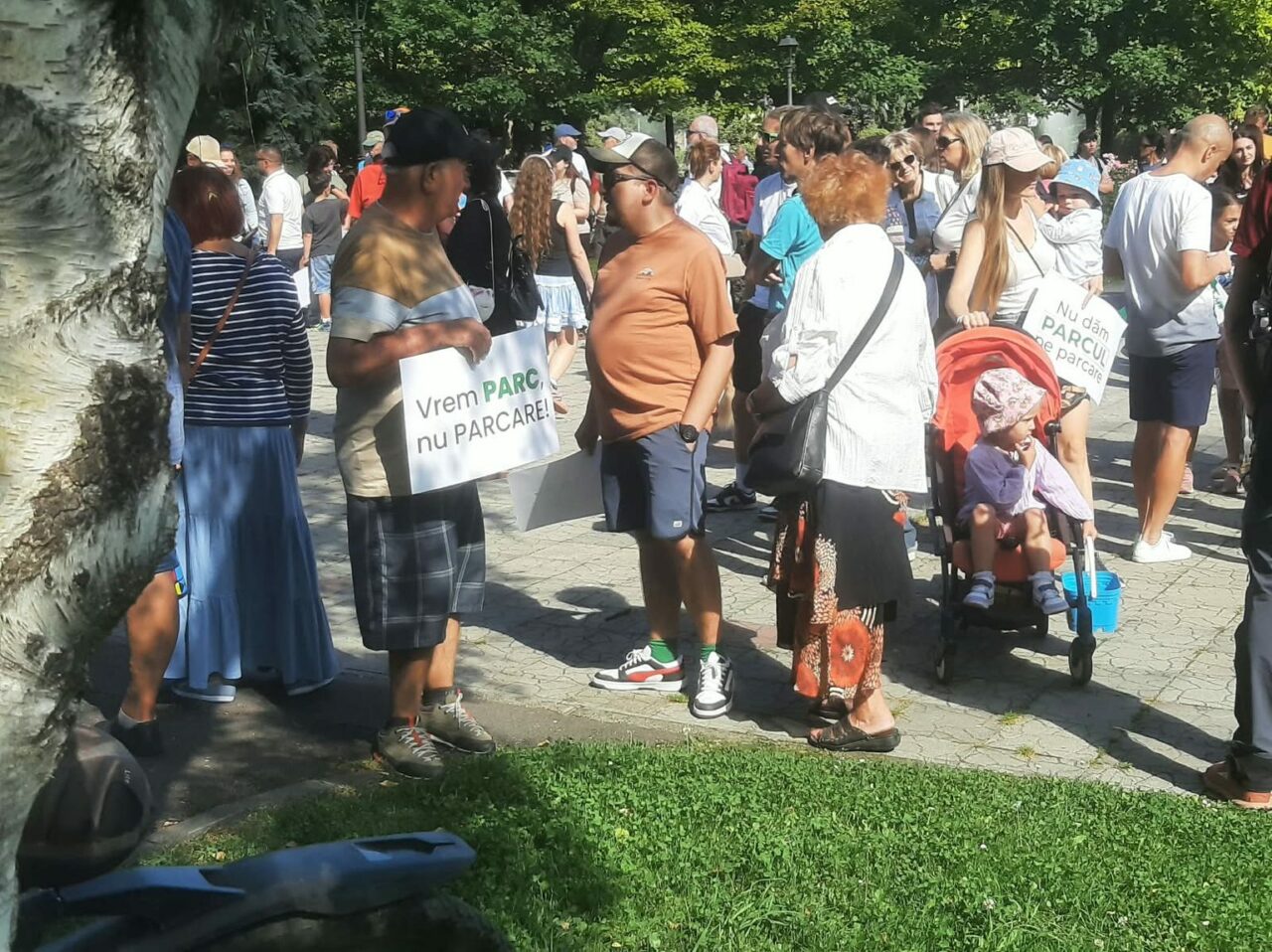 Sute de brașoveni au ieșit în stradă. Proiectul aprobat de Consiliul Local care i-a revoltat