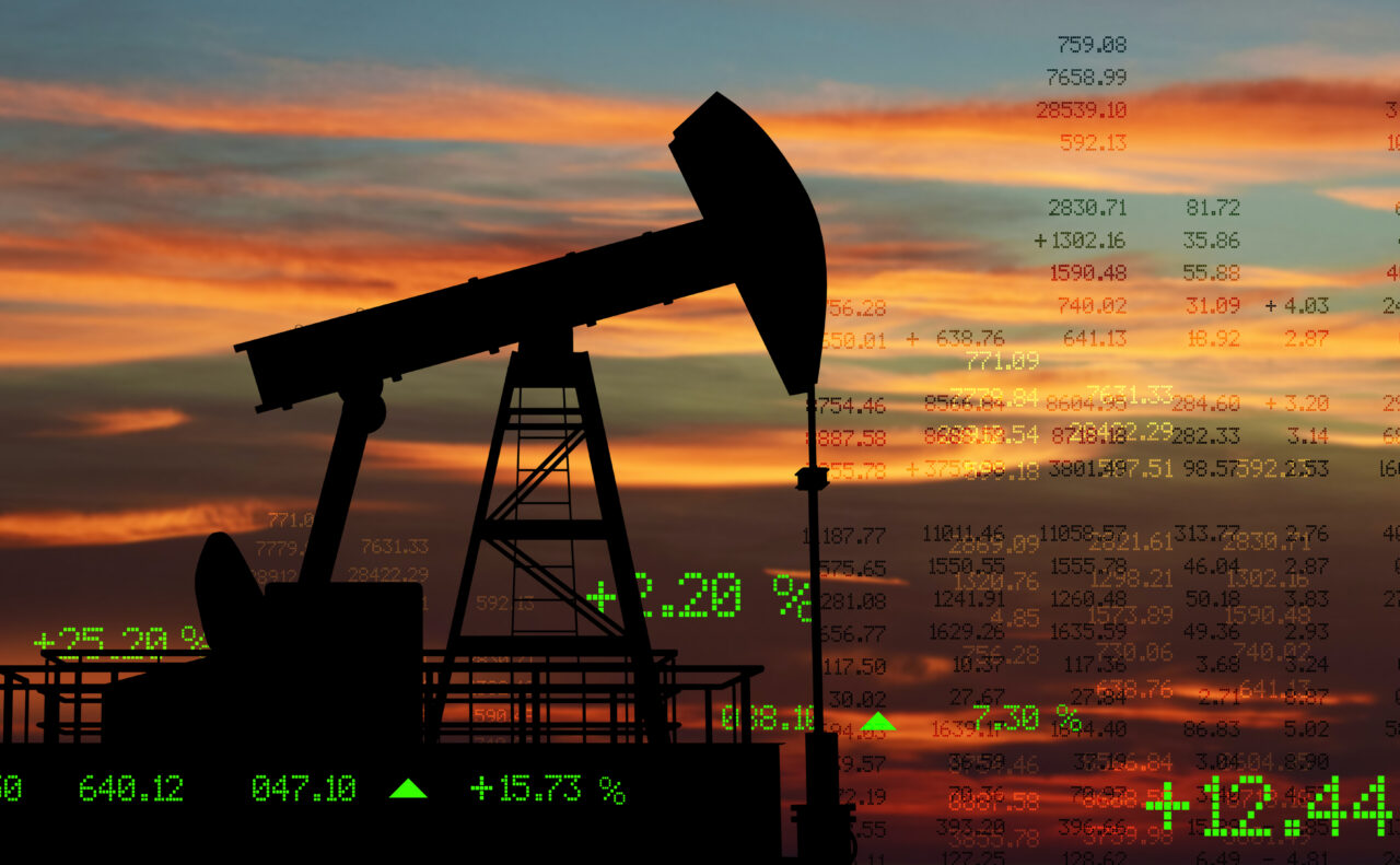 România importă masiv carburanți, deși are rafinării. Deficitul pentru țiței și produse petroliere rafinate a ajuns la 2,52 miliarde de euro în 2026