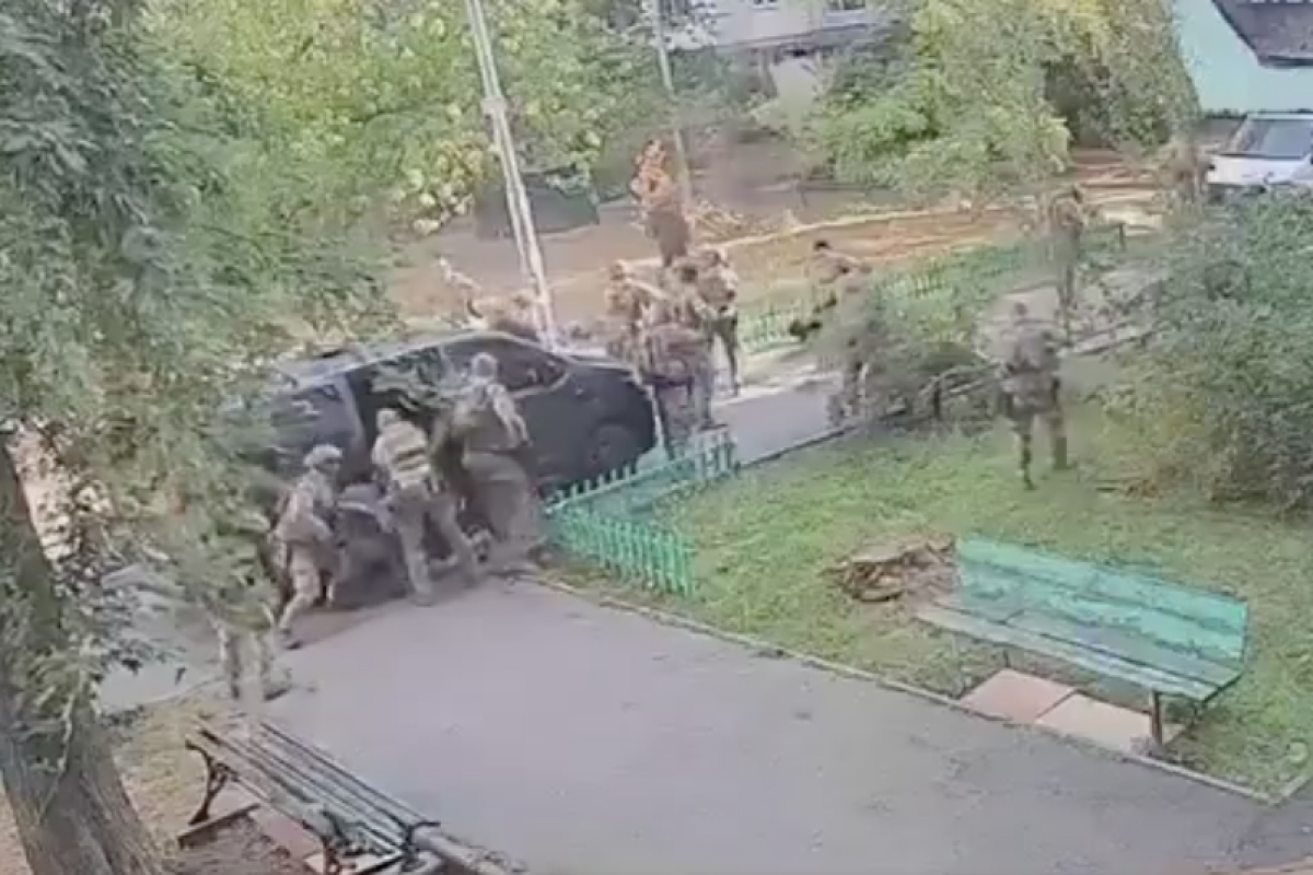 Schimb de focuri între serviciile secrete ale Ucrainei la Kiev. Trei agenți GUR au fost răniți. Zelenski cere anchetă: „O situație absolut rușinoasă”