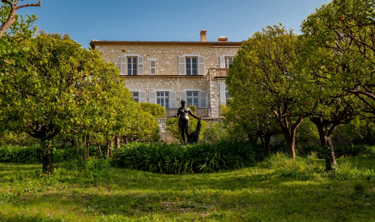 Muzeul Renoir din Franța a fost jefuit. Patru tablouri au fost furate, cu o valoare estimată la 9 milioane de euro. Ce au aflat autoritățile de pe camerele de supraveghere