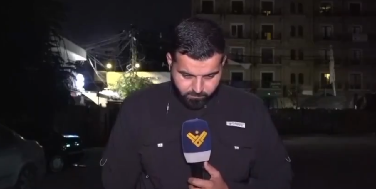 Momente de groază în sudul Libanului. O rachetă israeliană a explodat la doar câțiva metri de un reporter TV care se pregătea să transmită live
